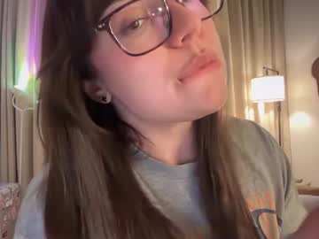 сall me Ari Czech speaking webcam model